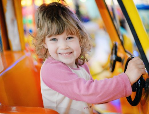 enfant dans un manège